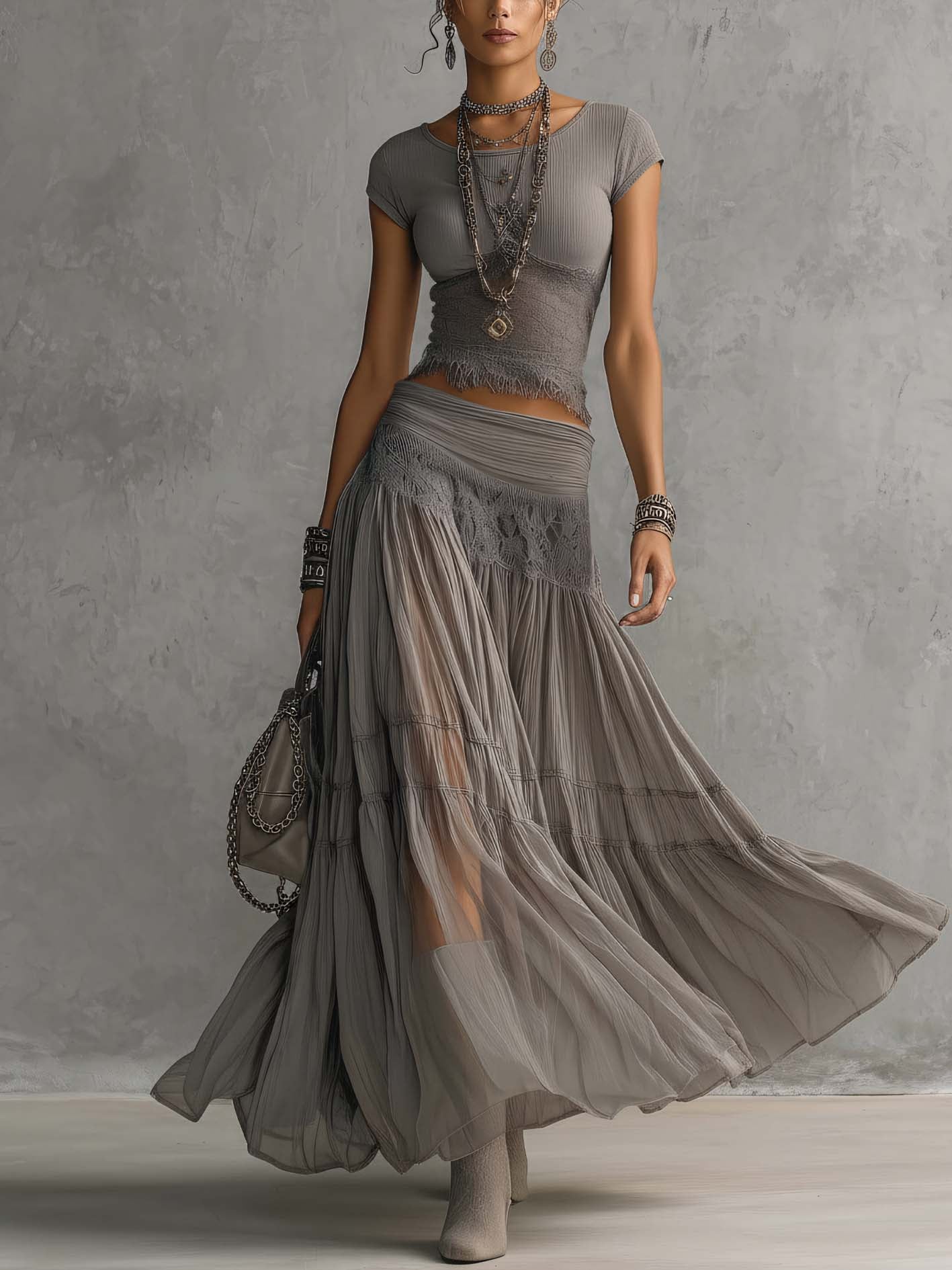 Carmen-Conjunto de blusa gris con paneles de encaje y falda larga plisada