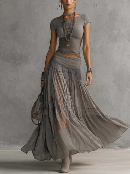 Carmen | Conjunto de blusa gris con paneles de encaje y falda larga plisada