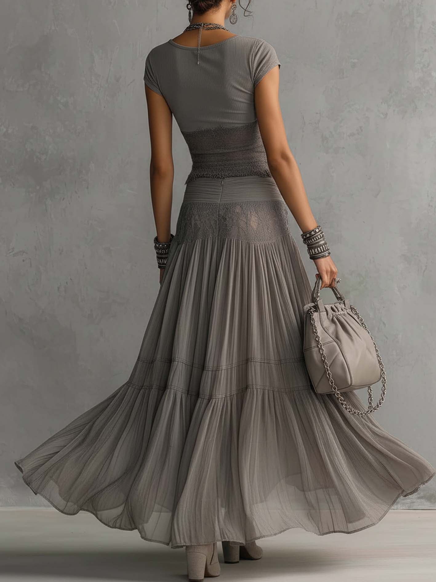 Carmen-Conjunto de blusa gris con paneles de encaje y falda larga plisada