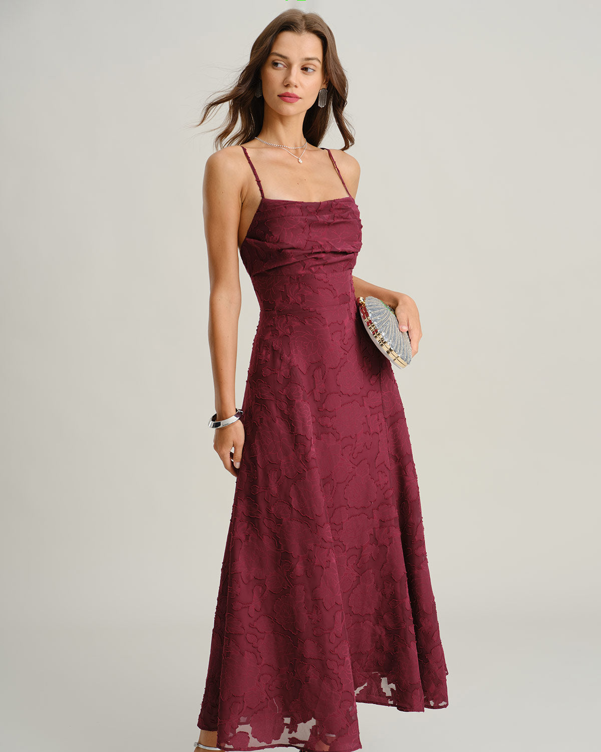 Rubi- Vestido largo sin tirantes de jacquard color rojo vino