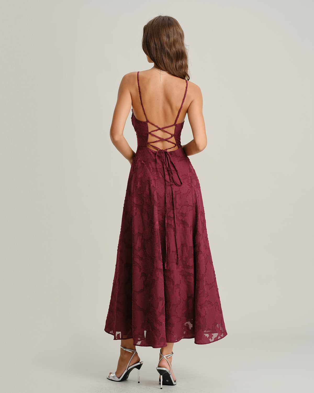 Rubi- Vestido largo sin tirantes de jacquard color rojo vino